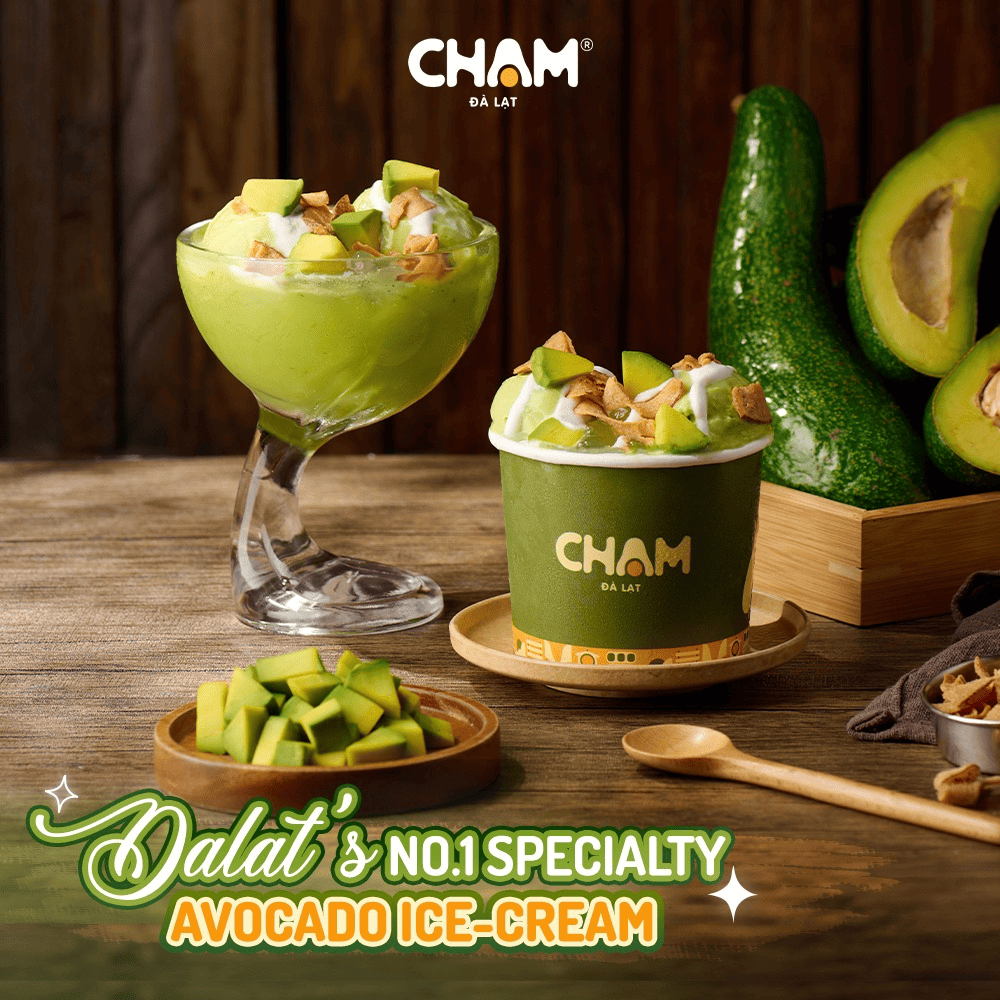 Kem bơ tại Chạm Cafe l&agrave;m từ bơ dẻo, xanh mướt mắt, mức gi&aacute; hợp l&yacute;, xứng đ&aacute;ng 10 điểm chất lượng  - Nguồn: Fanpage Chạm - Cafe & Kem Bơ Đ&agrave; Lạt